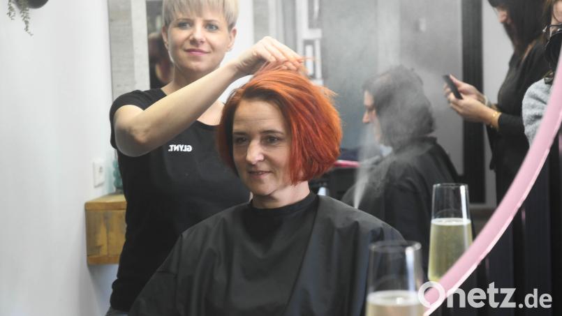 Im Salon &quot;Die Friseure&quot; gab es einen Wechsel. Veronika Yalcin (links) übernahm den Laden ihrer Schwester. Bild: Gabi Schönberger