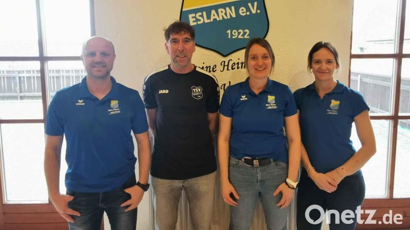 Die Vorsitzende vom Förderverein Steffi Kaiser-Lehner (v.r.) und Kassiererin Carina Kaiser danken dem neuen Werbechef Raimund Forster und neuen Stellvertreter Marco Warta (v.r.) für die Übernahme der Ehrenämter. Bild: gz