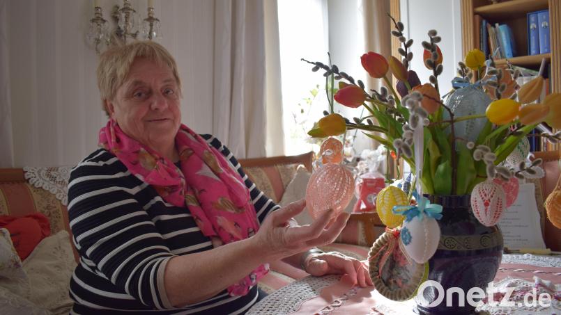 Die 75-jährige Ingrid Leser aus Bärnau besitzt eine stattliche Ostereiersammlung. Die rund 200 Stücke stammen aus Tschechien, Rumänien, der Ukraine, Polen und Russland. Bild: szl