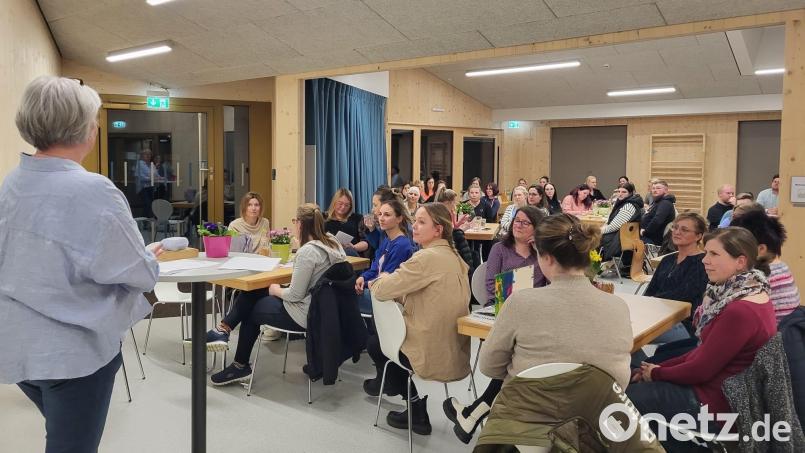 Ein Impulsvortrag war bei einem Elternabend im Mitterteicher Kinderhaus Purzelbaum zu hören. Bild: Sabine Frank/exb