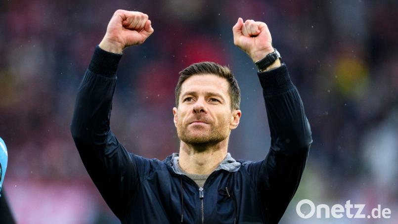 Leverkusens Trainer Xabi Alonso jubelt nach dem Spiel. Bild: Tom Weller/dpa