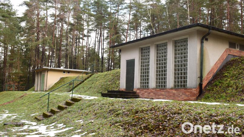 Die Sanierung des Hochbehälters II in Woppenhof ist eine der nächsten Aufgaben des Zweckverbandes Glaubendorfer Gruppe. Der Hochbehälter I (im Hintergrund) wird stillgelegt. Bild: bnr