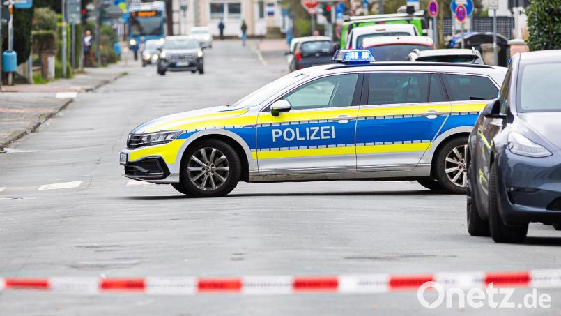 In Nienburg in Niedersachsen ist bei einem Polizeieinsatz ein Mann tödlich verletzt worden. Eine Polizistin wurde angeschossen. Bild: Moritz Frankenberg/dpa