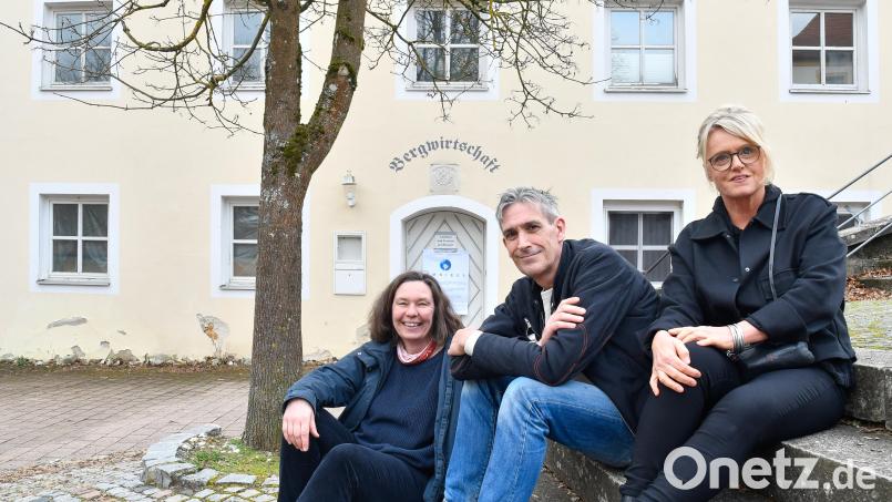 Sie bereiten schon mal das Feld für das 12. Amberger Kunstsymposium (von links): Heike Lepke, Marcus Trepesch und Hanna Regina Uber. Bild: Petra Hartl