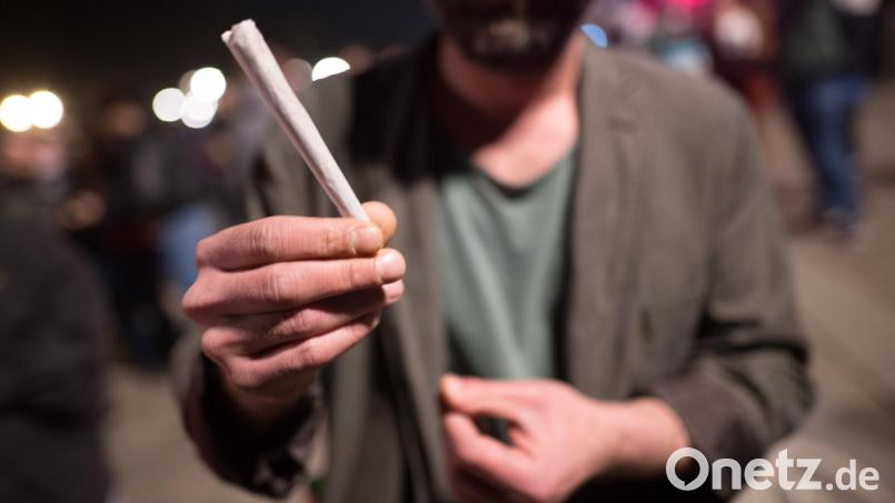 Kiffen verboten: Trotz der Cannabis-Legalisierung in Deutschland bleibt Cannabis für Angehörige der US-Armee tabu. Symbolbild: Sebastian Gollnow/dpa