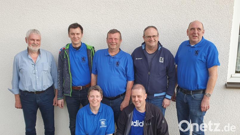 Das Vorstandsteam der Löwenfreunde Obersteinbach: (hinten von links) Kassenpüfer Franz Birner, Vorsitzender Andreas Basler, zweiter Vorsitzender Hermann Schiffl, Kassenprüfer Norbert Meier und Beisitzer Helmut Döbereiner; (vorne von links) Beisitzerin Margit Berndt sowie Kassier und Schriftführer Jürgen Dolles. Bild: mr