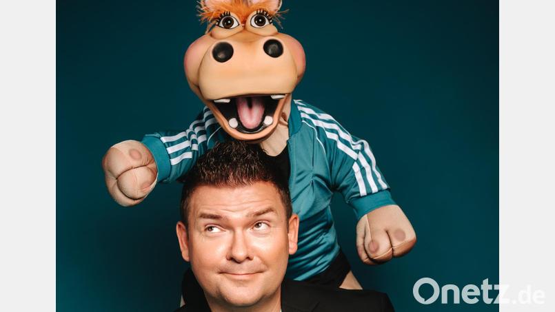 Sebastian Reich mit Nilpferd Amanda. Bild: Alexey Testov