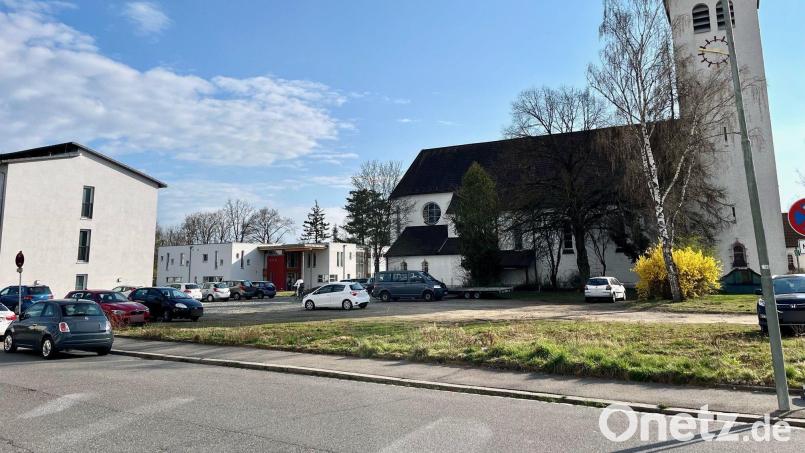 Auf der freien Fläche an der Heinrich-von-Kleist-Straße wird das neue Pfarr- und Jugendheim gebaut. Bild: Gabi Schönberger