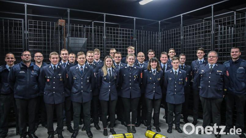 Die Teilnehmer des Frühjahrs-Atemschutzlehrgangs des Landkreises Tirschenreuth stellten sich zum Abschluss zum Gemeinschaftsfoto auf. Bild: Tobias Steinhauser/exb