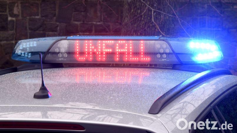 Zu einem Verkehrsunfall kam es am auf der Straße zwischen Haingrün und Brand. Symbolbild: Carsten Rehder/dpa/Symbolbild