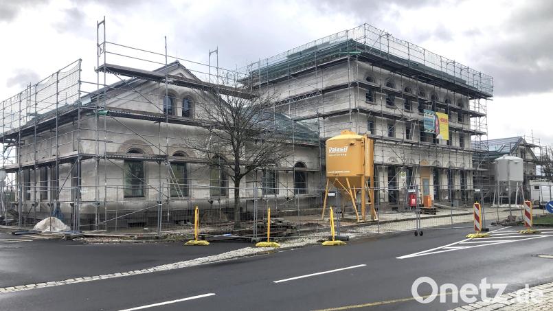 Der künftige Kulturbahnhof in Wiesau nimmt langsam Formen an. Am Donnerstag, 11. April, darf die Baustelle besichtigt werden. Bild: wro