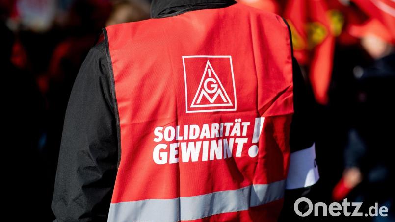 Die IG Metall ruft Beschäftigte der Firma Pfleiderer zum Warnstreik auf. Symbolbild: Hauke-Christian Dittrich/dpa