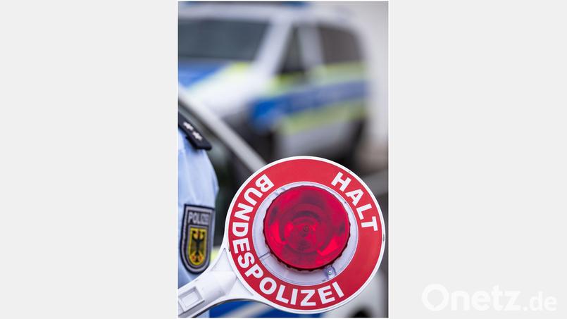 Mit Waffen, Cannabis und einem Ausweismissbrauch hatten es die Beamten der Bundespolizei Waidhaus an den Grenzübergängen in Waidhaus und Waldsassen zu tun. Symbolbild: Michael Fluegel