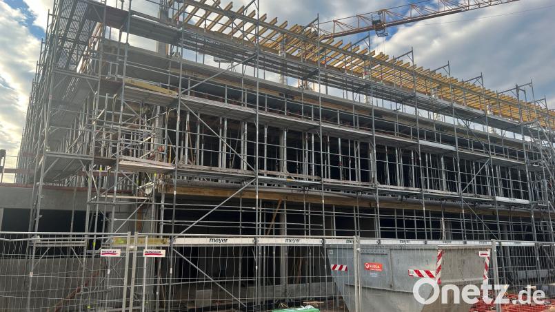 Der Neubau samt Erweiterung der Maria-Schwägerl-Schule in Nabburg läuft bereits und ist im kommenden Jahr die größte Investitionsmaßnahme des Landkreises. Bild: tib