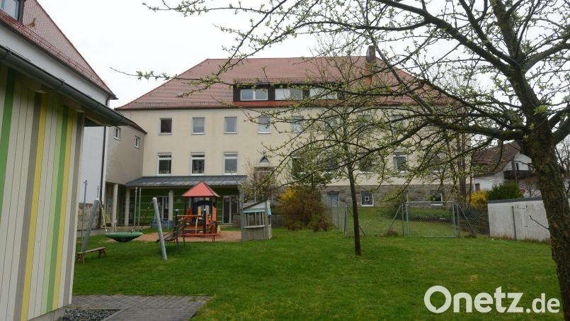 Die Katholische Kindertageseinrichtung St. Elisabeth in Eslarn soll eine zweite Krippengruppe erhalten und für rund 2,6 Millionen Euro generalsaniert werden. Bild: bey