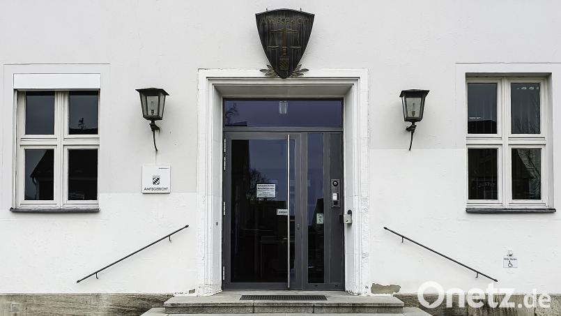 Wegen eines verbotenen Kfz-Rennens musste sich ein Rentner vor dem Schwandorfer Amtsgericht verantworten. Bild: Hösamer