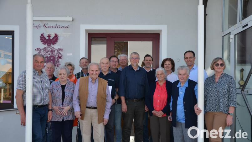 Die Geehrten des VdK-Ortsverbands Edelsfeld freuen sich über ihre Auszeichnung. Bild: aja