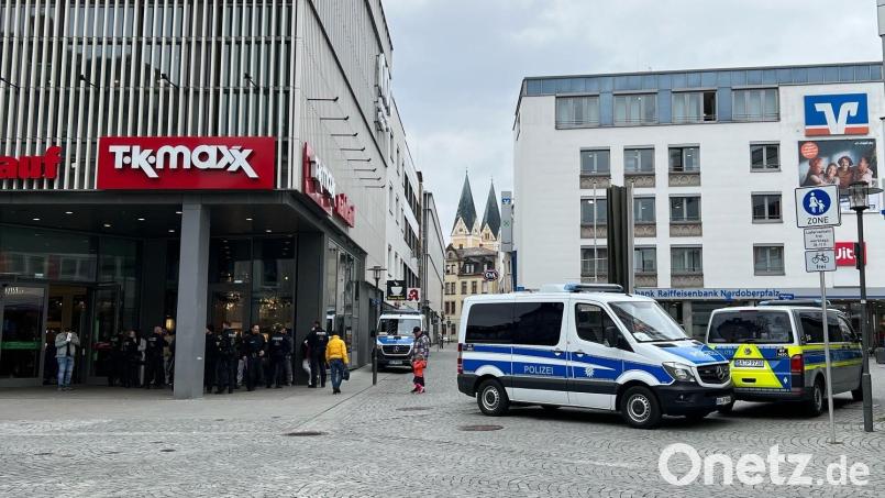 Anfang März zeigte bei einem Konzepteinsatz ein großes Polizeiaufgebot am NOC Präsenz. Archivbild: Schulz