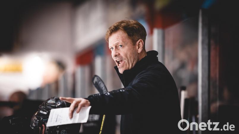 Kevin Gaudet, der Trainer der Hannover Scorpions, schiebt den Blue Devils Weiden im Play-off-Finale der Eishockey-Oberliga die Favoritenrolle zu. Bild: JMD-Photographie
