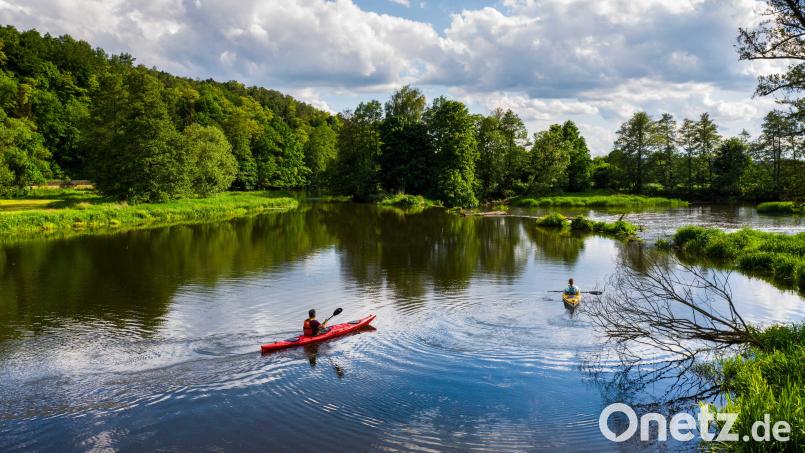 Eine Tagesetappe führt von Nabburg nach Schwandorf. Eine reizvolle Flusslandschaft wartet dabei auf die Paddler. Bild: Frank Heuer/laif/exb