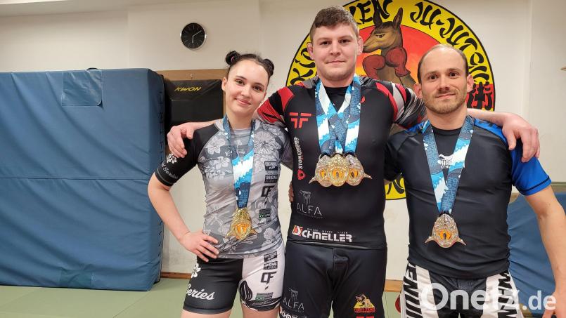 Erfolgreich für den ATSV Tirschenreuth in Nürnberg: (von links) Luana Taleb, Lukas Gruber und Felix Kraus. Bild: exb