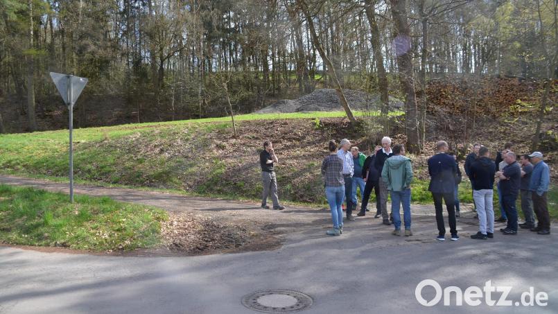Flurwasser stromt bei größerem Regen aus den Hangbereichen über vorhandene Wege in die Ortschaft. Bild: ak