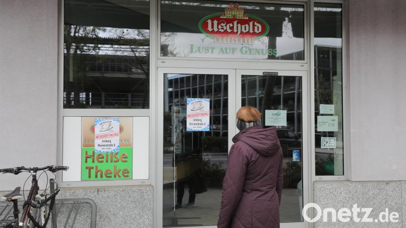 Schon am Montag, 15. April 2024, kehrt wieder Leben ein in der leerstehenden Metzgerei-Filiale in der Amberger Marienstraße. Bild: Wolfgang Steinbacher