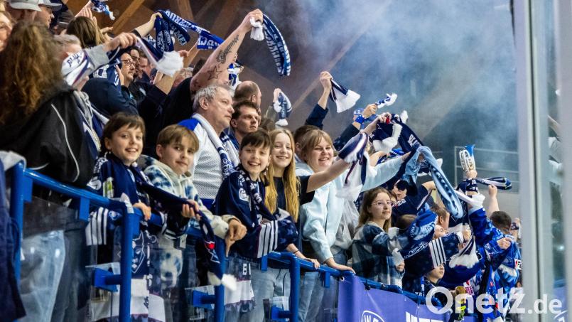 Das Play-off-Finale der Blue Devils Weiden lockt wieder zahlreiche Zuschauer in die Hans-Schröpf-Arena. Bild: Elke Englmaier