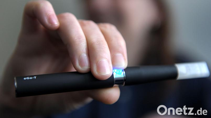 Polizeibeamte haben zwei Siebenjährige mit E-Zigaretten ertappt. Bild: Federico Gambarini