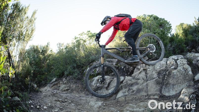 Bei den neuen Leicht-E-Bikes sind die Motoren kaum noch zu erkennen. Die Modelle setzen mittlerweile bei der Antriebssteuerung auf Künstliche Intelligenz. Bild: Cube/exb