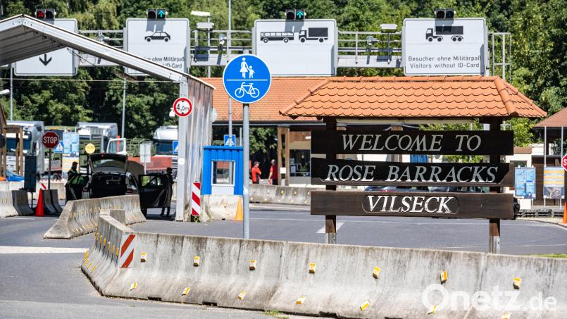 Hier kommt nicht jeder rein: der Eingang zu den Rose Barracks in Vilseck. Archivbild: Armin Weigel/dpa