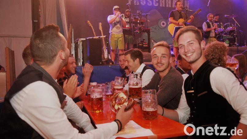 Gute Stimmung wie im vergangenen Jahr soll auch in diesem Jahr wieder im Wackersdorfer Festzelt herrschen. Archivbild: Hirsch