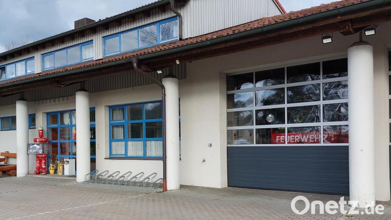 Bald wird in der Fahrzeughalle der Feuerwehr Weiherhammer ein neues Einsatzfahrzeug für 700.000 -Euro stehen. Bild: gmü