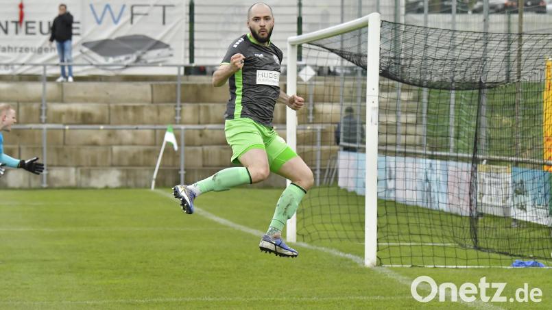 DJK-Stürmer Nico Becker bringt seine Mannschaft nach einem Blitzstart gleich in der zweiten Minute in Führung. Archivbild: Hubert Ziegler