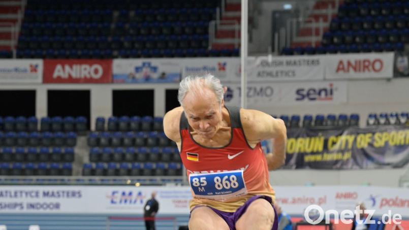 Karl Schmid beim Weitsprung. Bild: Snapik