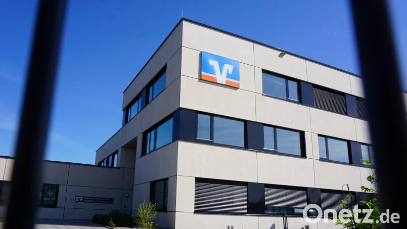 Die 267 Geldautomaten der Genossenschaftsbanken in der Oberpfalz sind alle mit Sicherheitssystemen nachgebessert worden. Hier im Bild das Beratungs- und Betreuungszentrum der Volksbank Raiffeisenbank Regensburg-Schwandorf. Bild: jut