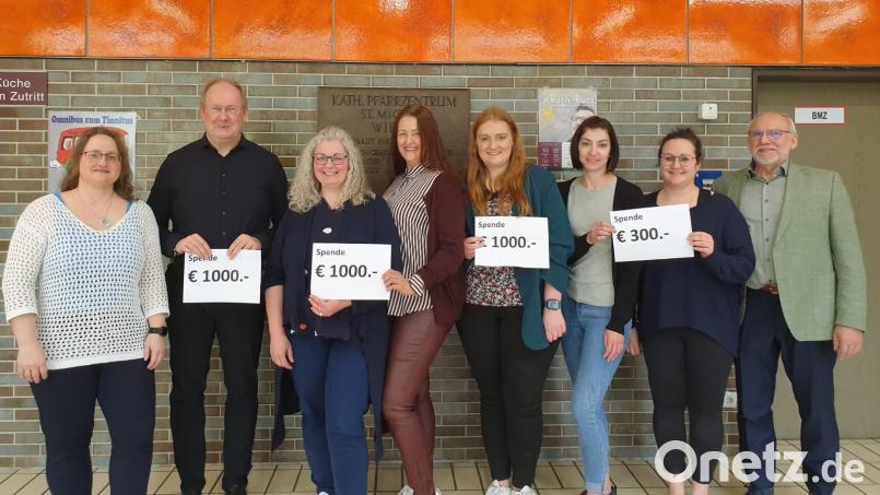 Der Pfarrgemeinderat Wiesau übergab großzügige Spenden. Bild: Maria Sailer/exb