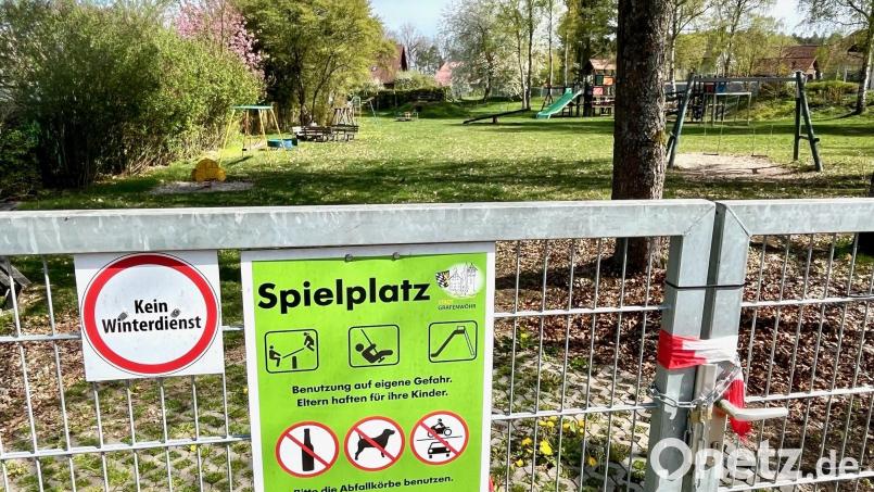 Der einzige Spielplatz in Hütten ist derzeit komplett gesperrt. Bild: Gabi Schönberger