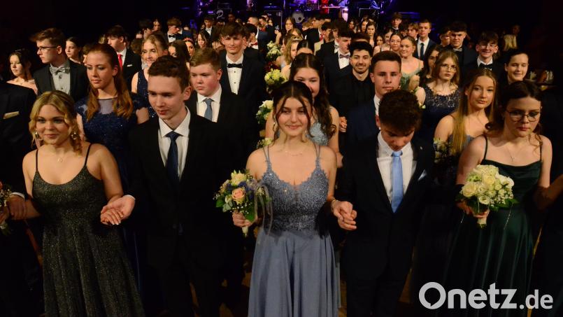 Beim Abschlussball zogen 59 Tanzpaare in die Max-Reger-Halle ein. Bild: Kunz