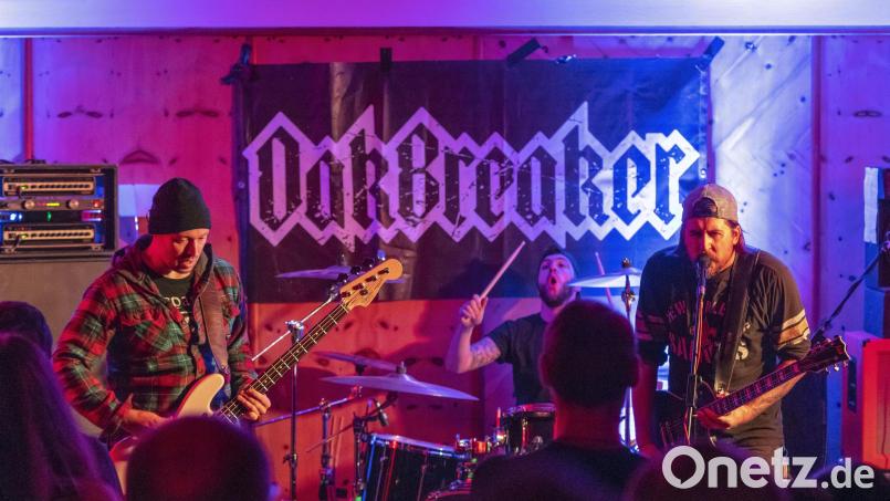 Die Band &quot;Oakbreaker&quot; aus Tirschenreuth bei ihrem Auftritt im Oktober 2018 bei einer Veranstaltung des Musikfördervereins &quot;Save The Scene&quot; im Jugendheim Waldsassen. Archivbild: joz
