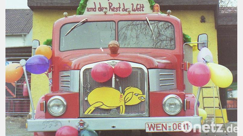 Mit diesem Oldtimer-LKW beteiligten sich die &quot;Waldnaabtaler Truckerfreunde&quot; an Faschingsumzügen in der Region. Bild: Stefan Troglauer/exb