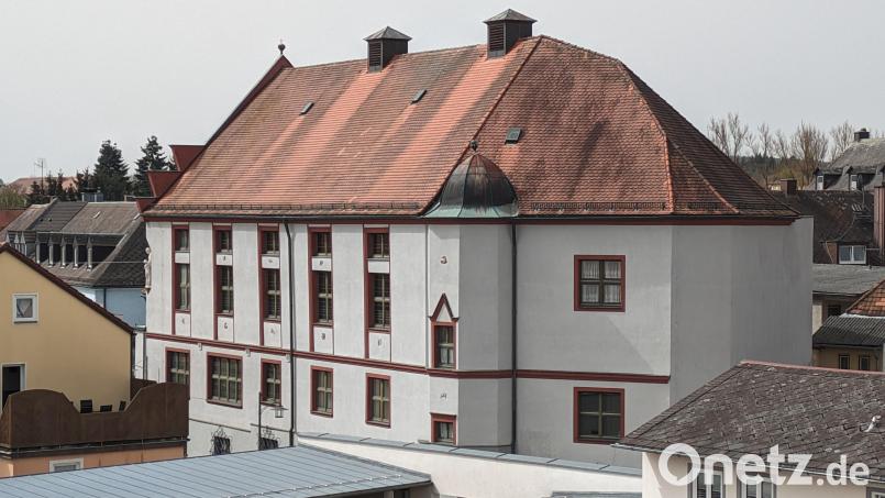 Die Katholische Kirchenstiftung Waldsassen will das Katholische Jugendheim inmitten des denkmalgeschützten Altstadt-Ensembles verkaufen. Bild: pz