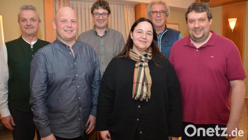 Bei der Jahreshauptversammlung der CSU konnte Ortsvorsitzender Andreas Wutzlhofer (links) einige Mitglieder für ihre Treue auszeichnen. Bild: dob