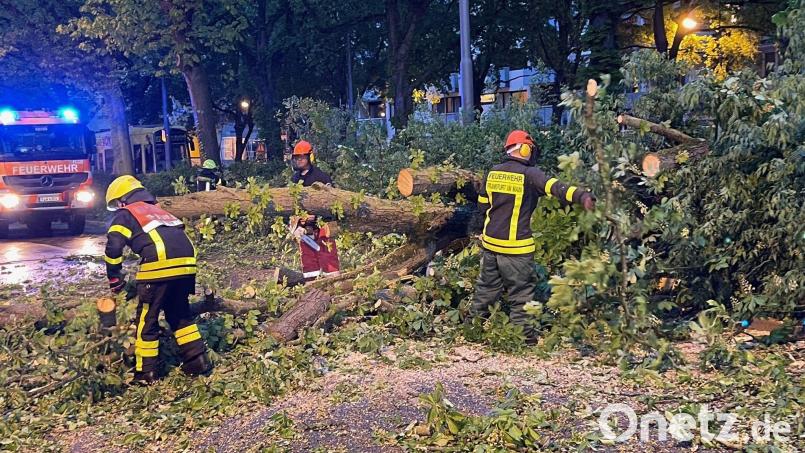 Ein Unwetter fegt über Deutschland hinweg, sorgt in einigen Regionen für Sachschäden. Bild: Mike Seeboth/dpa