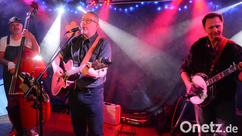 &quot;De Waltons&quot; machen die &quot;Live Stage&quot; zur Country-Bühne. Bild: Kunz