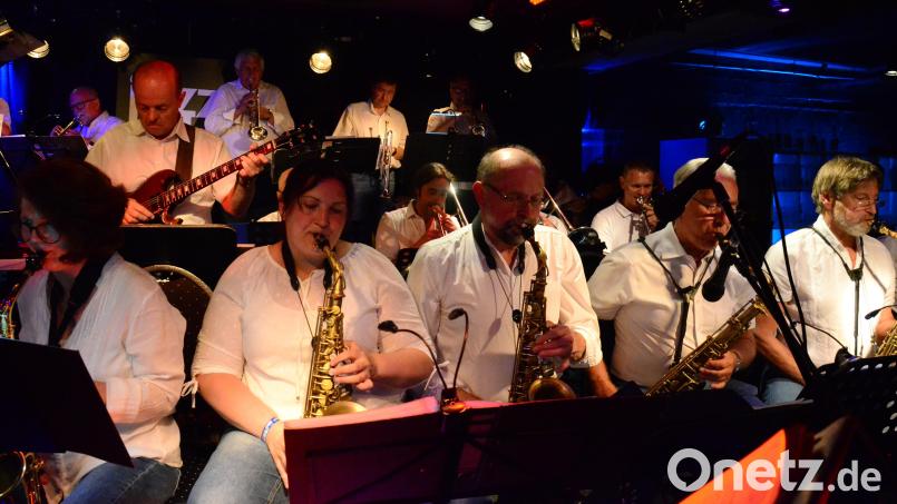 Die &quot;Metro Big Band&quot; in Aktion. Diesen Samstag gibt Sängerin Andrea Bibel ein Gastspiel. Archivbild: Kunz