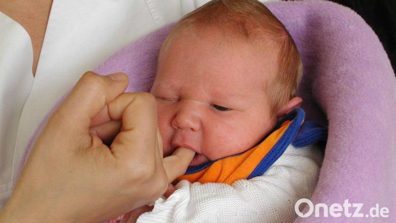 Auf das Klinikum Weiden kommen in der nächsten Zeit vermehrt Geburten von Frauen aus dem Landkreis Tirschenreuth zu. Das Haus sieht sich für die zusätzlichen Babys und ihre Mütter gut vorbereitet. Symbolbild: Petra Hartl