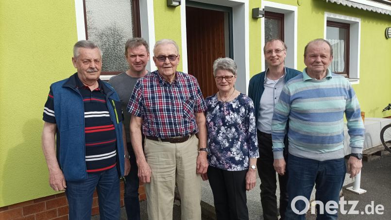 In der Jahreshauptversammlung der Siedlergemeinschaft Luhe stehen treue Mitglieder im Mittelpunkt. Bild: Gisela Schulze/exb