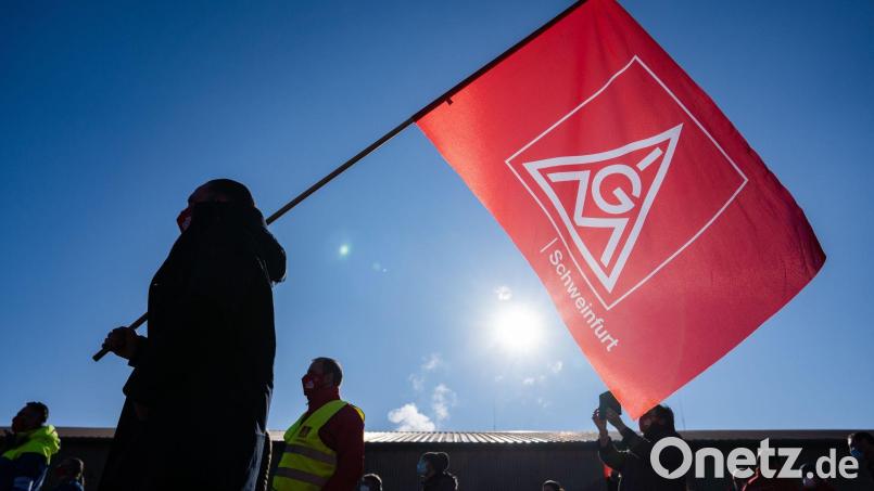 Im Streit um einen Tarifvertrag bei der Firma Schabmüller in Berching (Landkreis Neumarkt) könnte es einen unbefristeten Streik geben. Symbolbild: Nicolas Armer/dpa/Symbolbild