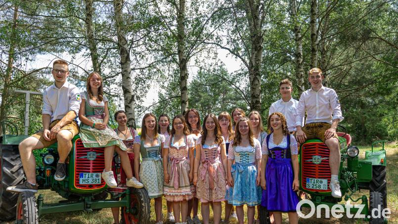 Gut vorbereitet steuert der Burschenverein Konnersreuth den Feierlichkeiten zum 135-jährigen Bestehen entgegen. Beim viertägigen Fest mit dabei sein werden auch zwölf Festdamen. Bild: Burschenverein Konnersreuth
